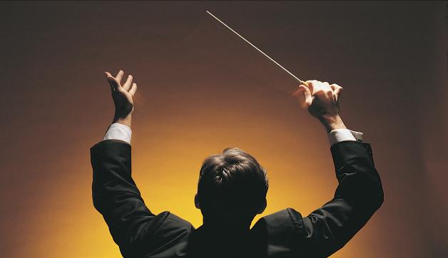 Un chef d'orchestre